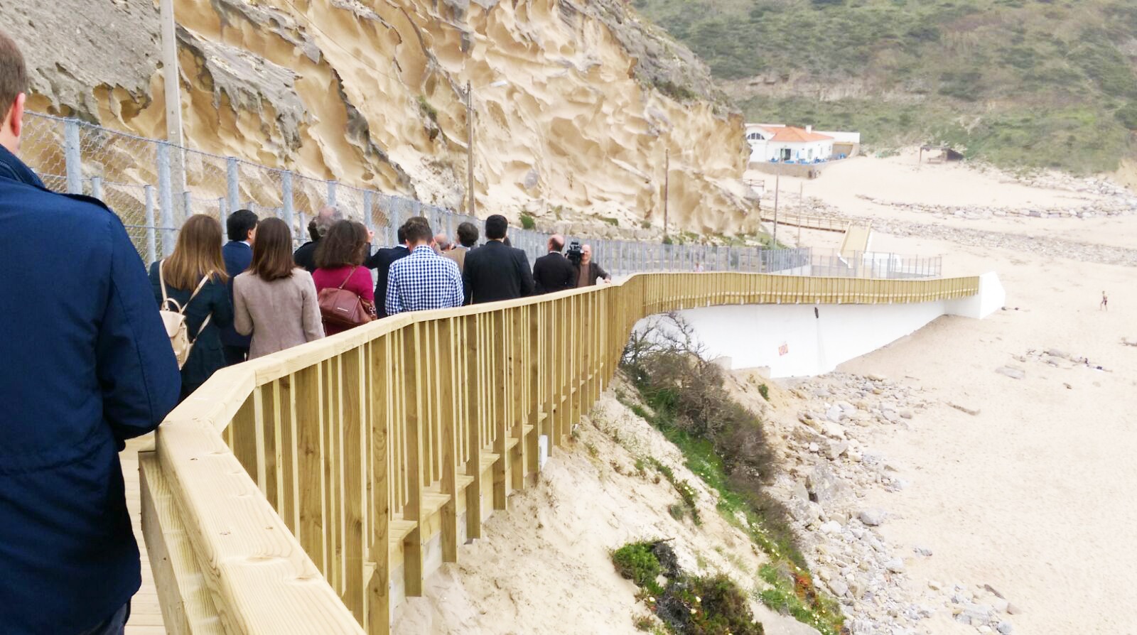Praia do Magoito já tem novo acesso reabilitado
