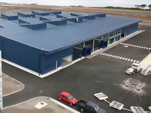 Construção do armazém de carga no aeroporto da ilha do Pico: acesso interiores do lado ar
