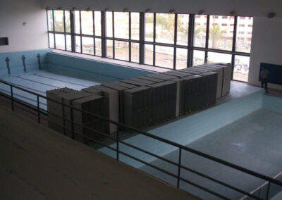Piscina de Santa Iria da Azóia no parque urbano de Via Rara