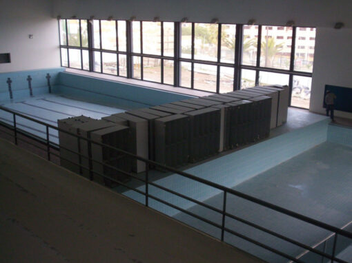 Piscina de Santa Iria da Azóia no parque urbano de Via Rara