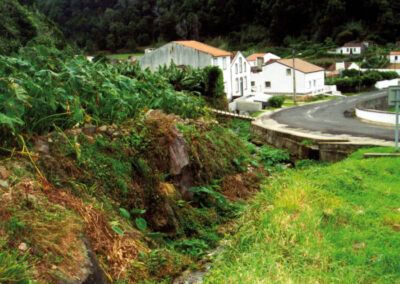 Regularização do leito da Grota do Passal e aumento da secção de vazão que interfere com a Estrada Regional