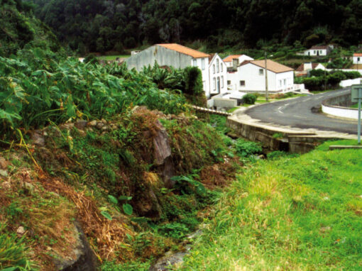 Regularização do leito da Grota do Passal e aumento da secção de vazão que interfere com a Estrada Regional