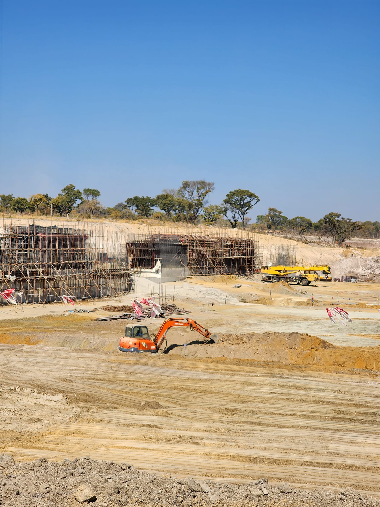 PROSPECTIVA supervisiona construção da Barragem do Calucuve, em Angola